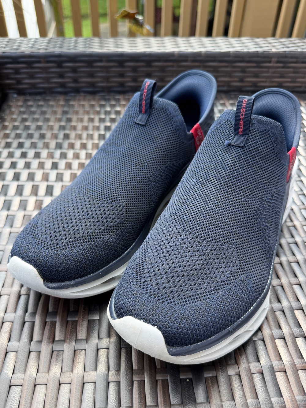 Skechers Slip-INS Glide-Step Swift Prose Navy Blue.In Excellent Cond. Men’s 9.5.
